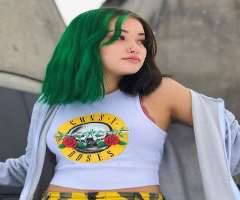 She loves to color her hair She loves to color her hair.